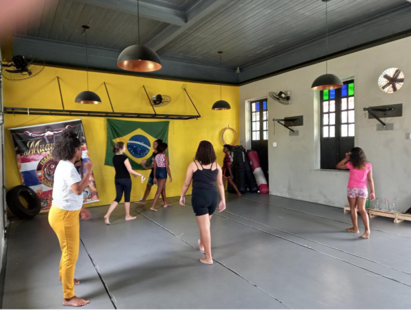 Graciana Valladares’ workshop with children, Teatro Zona Norte, 2020. Photo by Zeca Ligiéro